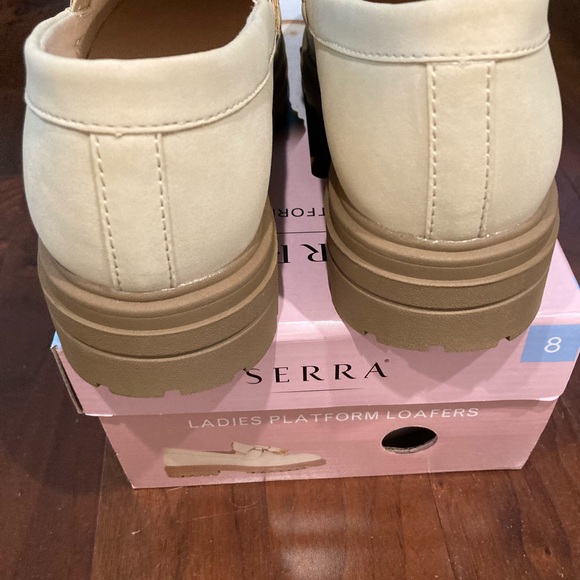 Serra Women’s loafers sz 8 cream lug sole with tassel slip on style NEW IN BOX - Picture 5 of 6